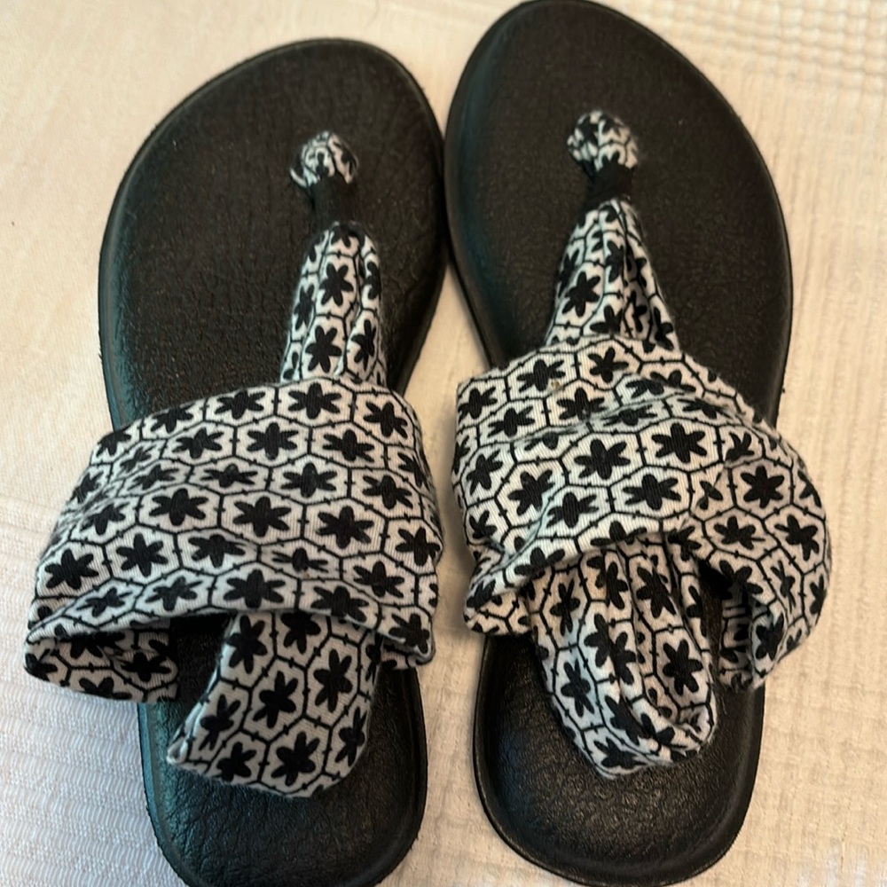 Sanuk sandals. Used once. Small size 6